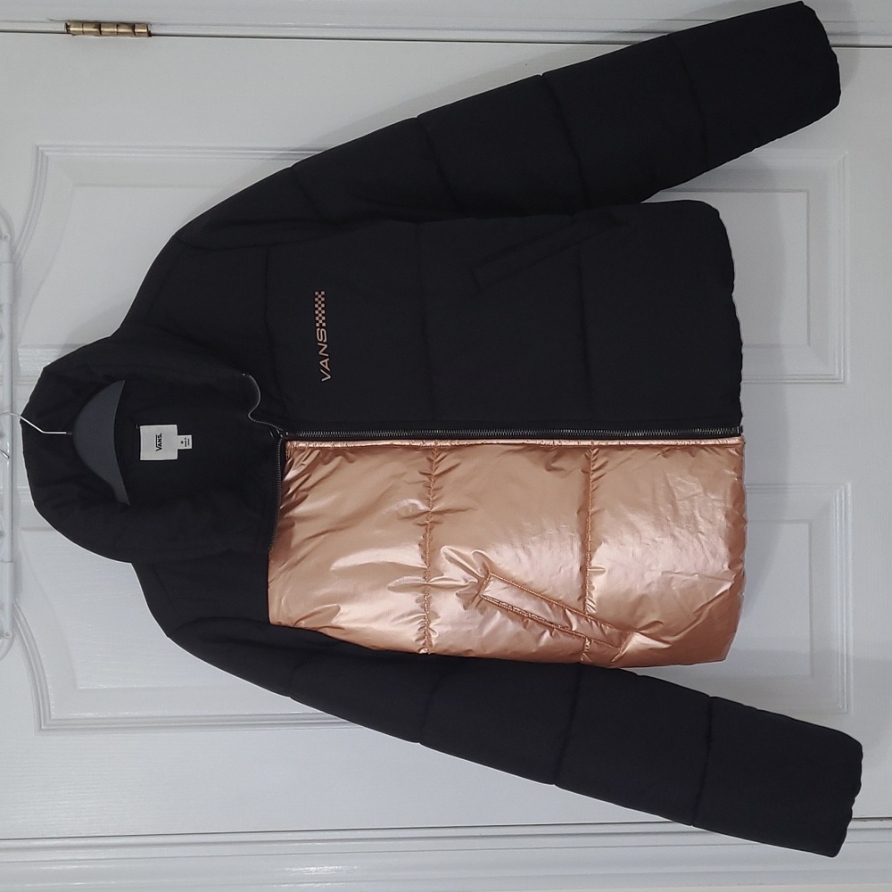 ๐๏ธ Vans 'Foundry' Metallic Puffer Jacket - Picture 3 of 8